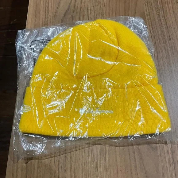 Supreme bandana print box logo beanie in yellow. Brand new authentic supreme